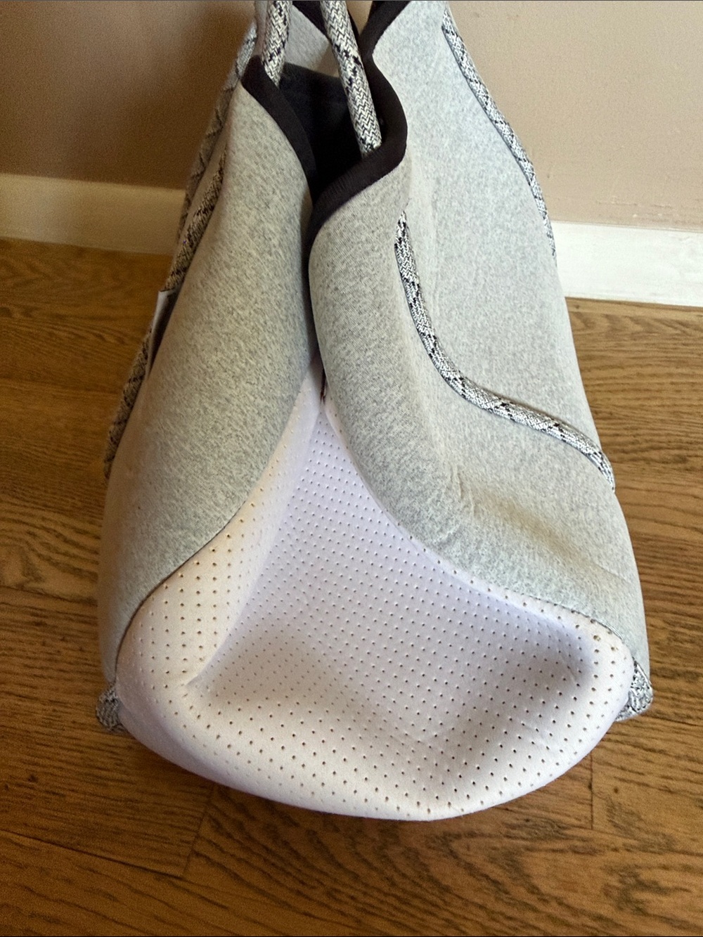 Large Ah-Dorned Neoprene Gym/Travel/Tote with White/Silver Stripe, Like New - Picture 5 of 9